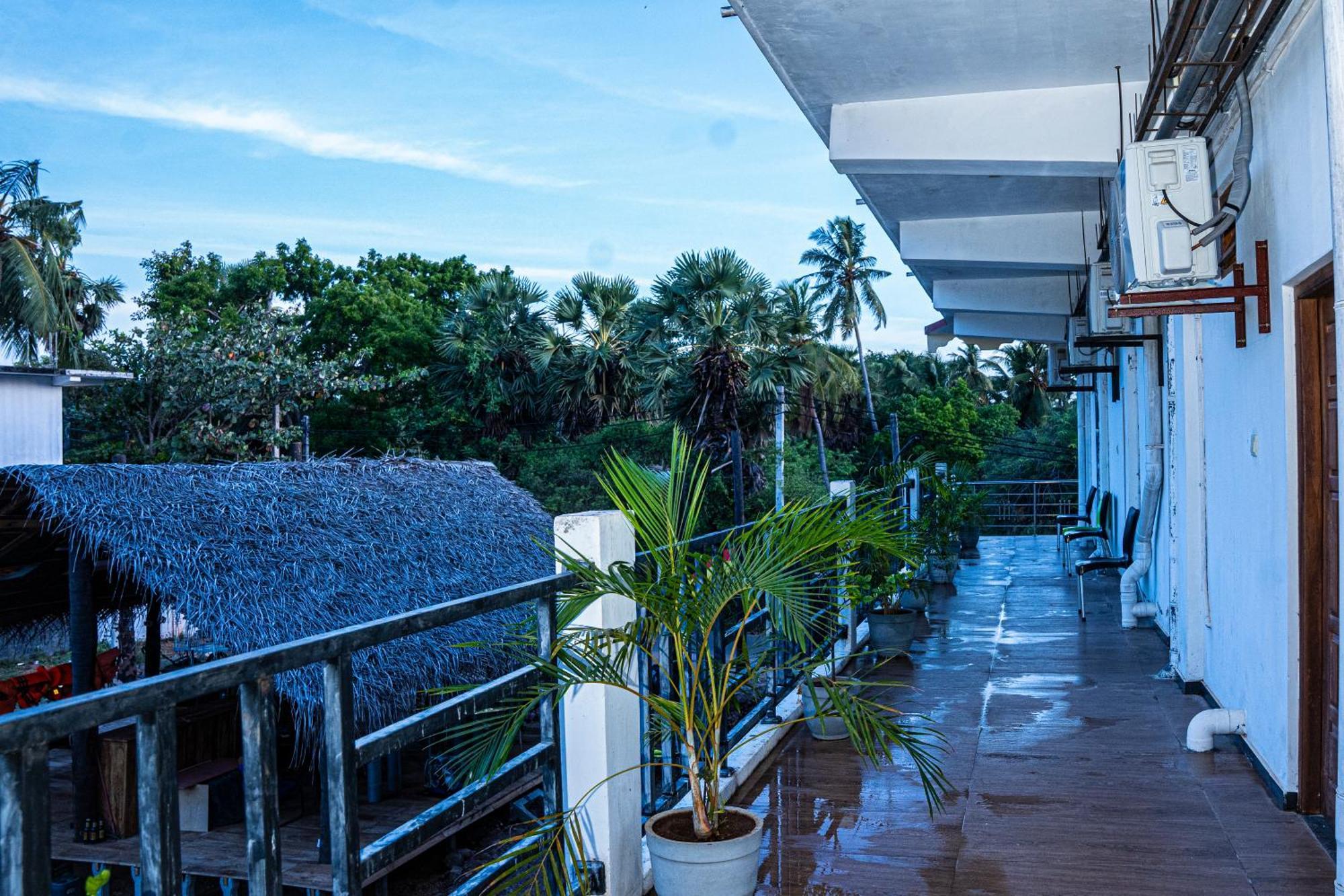 Theevanni Resort Тринкомале Екстериор снимка